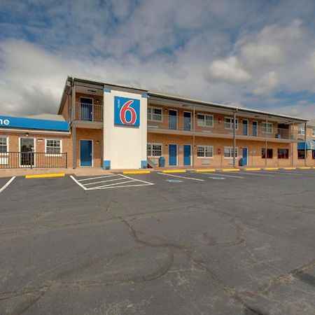Motel 6-Falls Church, Va - Arlington Boulevard ภายนอก รูปภาพ