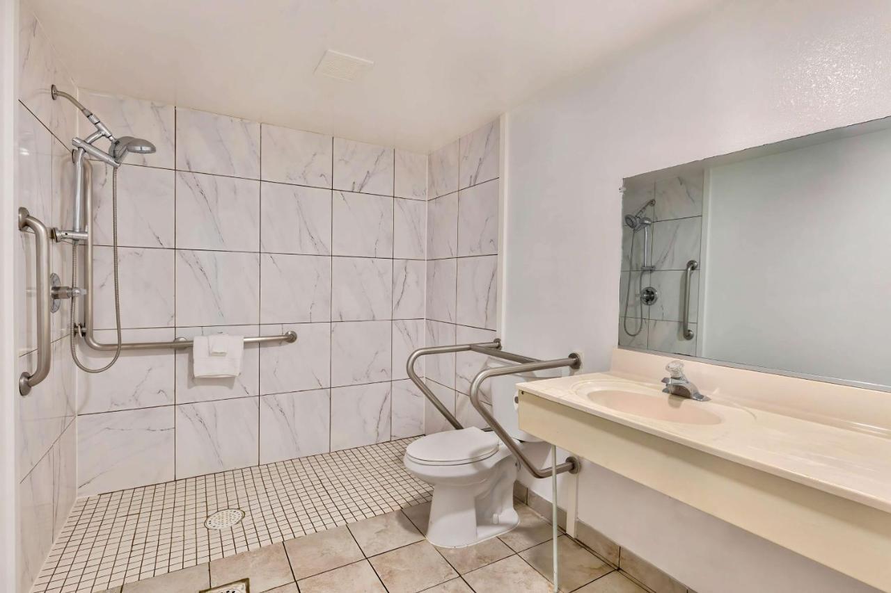 Motel 6-Falls Church, Va - Arlington Boulevard ภายนอก รูปภาพ