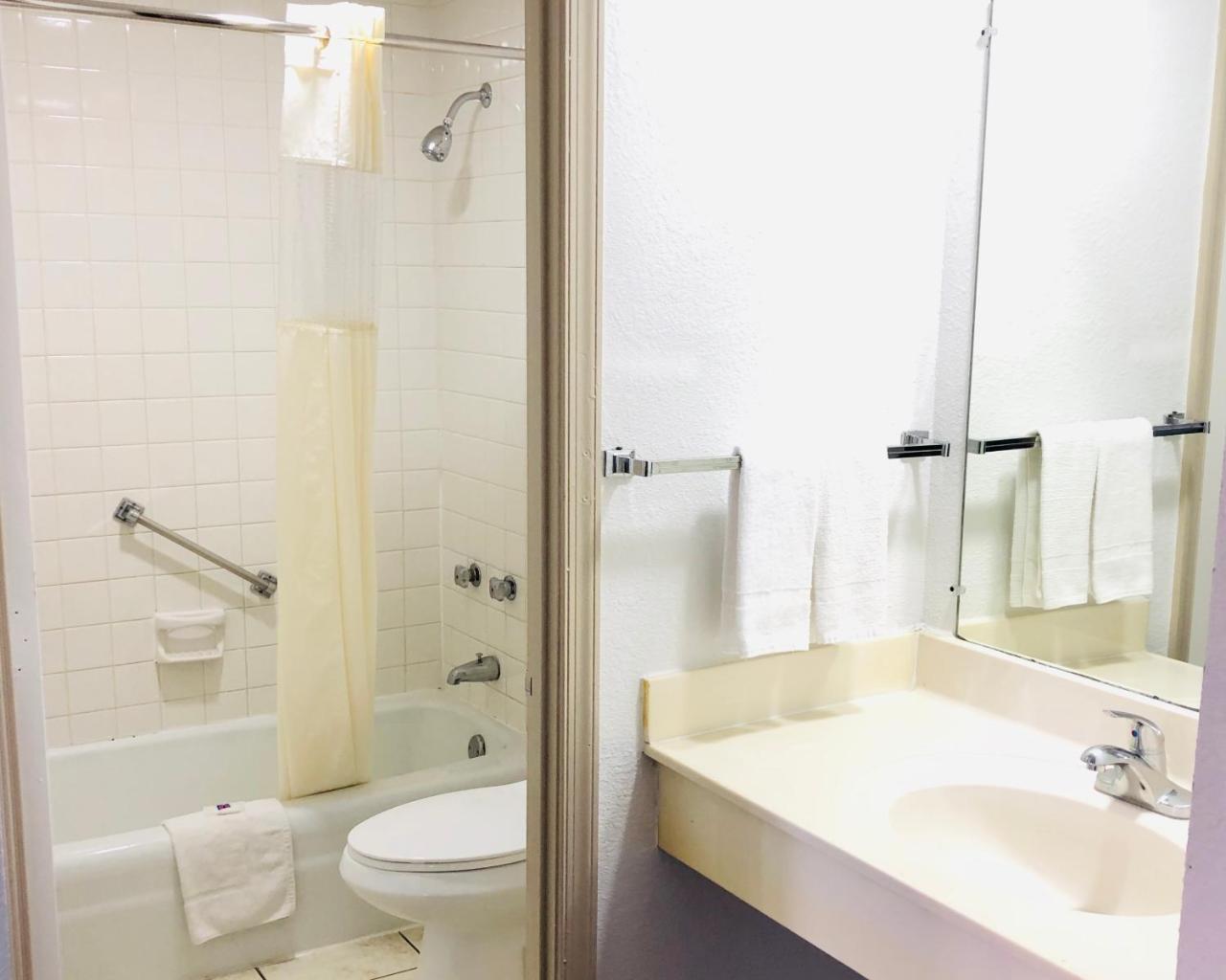 Motel 6-Falls Church, Va - Arlington Boulevard ภายนอก รูปภาพ